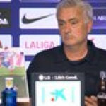 Vuelve el Mourinho de siempre: rajada contra los árbitros, lista de agravios, papeles para la prensa…