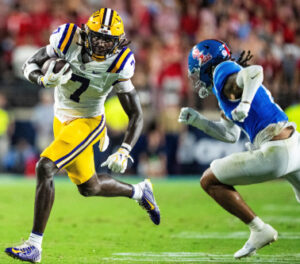 Trey’Dez Green injury updates: LSU TE hurt vs Ole Miss, helped off field