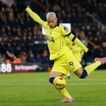 Richarlison tenta rescindir com Tottenham e cogita justa causa; acordo é visto como difícil
