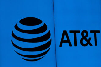 AT&T’s stock looks like the smartest bet in the wireless sector, analyst says