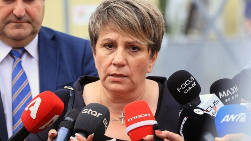 «Πόσα έφαγες Καραμανλή και η Αναστασία μου λείπει από το σπίτι»: Ράγισε καρδιές η Μαρία Ντόλκα που έχασε την κόρη της στα Τέμπη (vid)