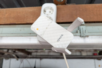 Access points vs. Wi-Fi extenders: One of these “solutions” just makes the problem worse