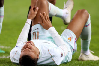 Kylian Mbappe injury sends star off French national team, back to Real Madrid with MRI pending