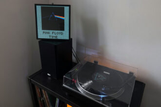 Someone made a Now Playing screen for their turntable using a Raspberry Pi