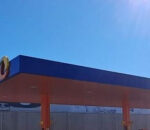 Corre a la gasolinera o será tarde: el precio de la gasolina cae en picado y el diésel va a la baja